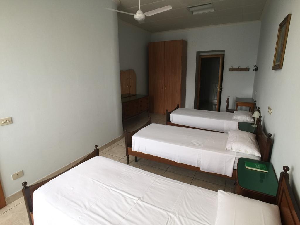 Casa Religiosa Per Ferie Ancelle Del Santuario Hotell Rom Exteriör bild