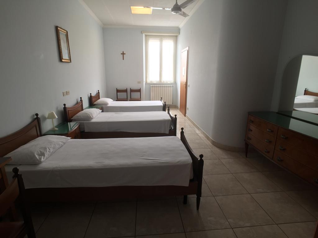 Casa Religiosa Per Ferie Ancelle Del Santuario Hotell Rom Exteriör bild