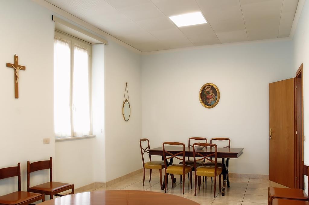 Casa Religiosa Per Ferie Ancelle Del Santuario Hotell Rom Exteriör bild
