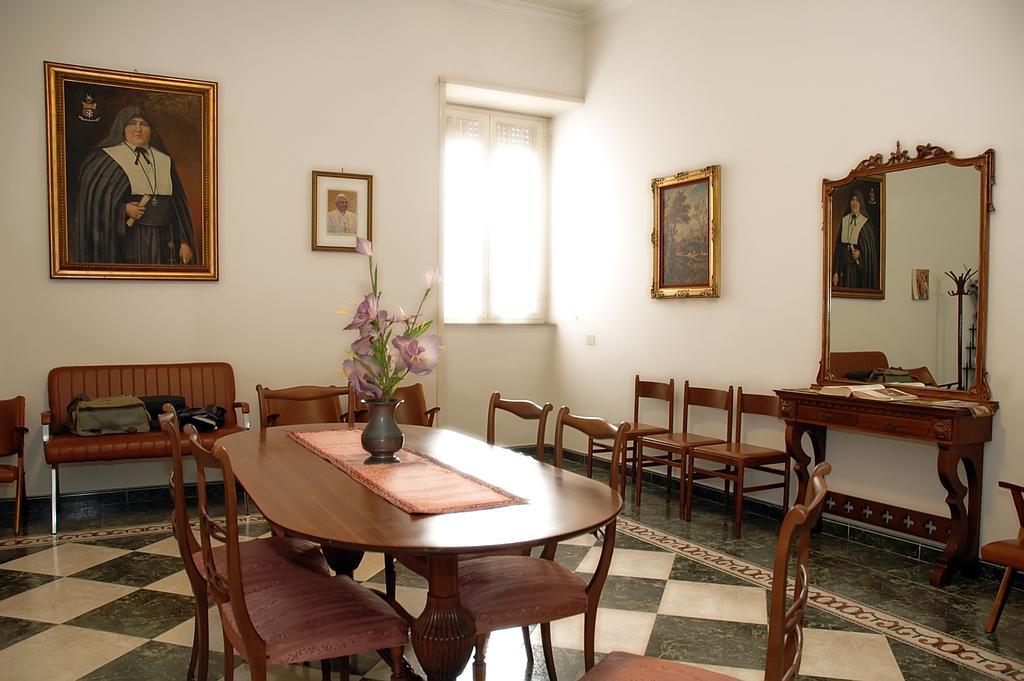 Casa Religiosa Per Ferie Ancelle Del Santuario Hotell Rom Exteriör bild
