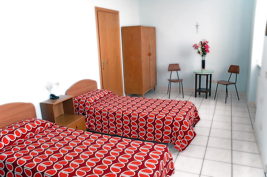 Casa Religiosa Per Ferie Ancelle Del Santuario Hotell Rom Exteriör bild
