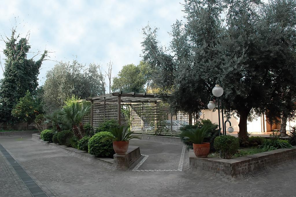 Casa Religiosa Per Ferie Ancelle Del Santuario Hotell Rom Exteriör bild