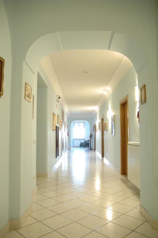Casa Religiosa Per Ferie Ancelle Del Santuario Hotell Rom Exteriör bild